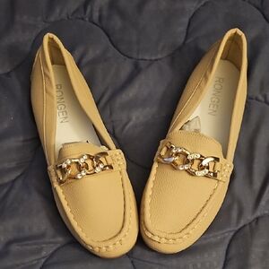 Women's Tan Loafers with Gold Chain Sz 38eur 7.5us
